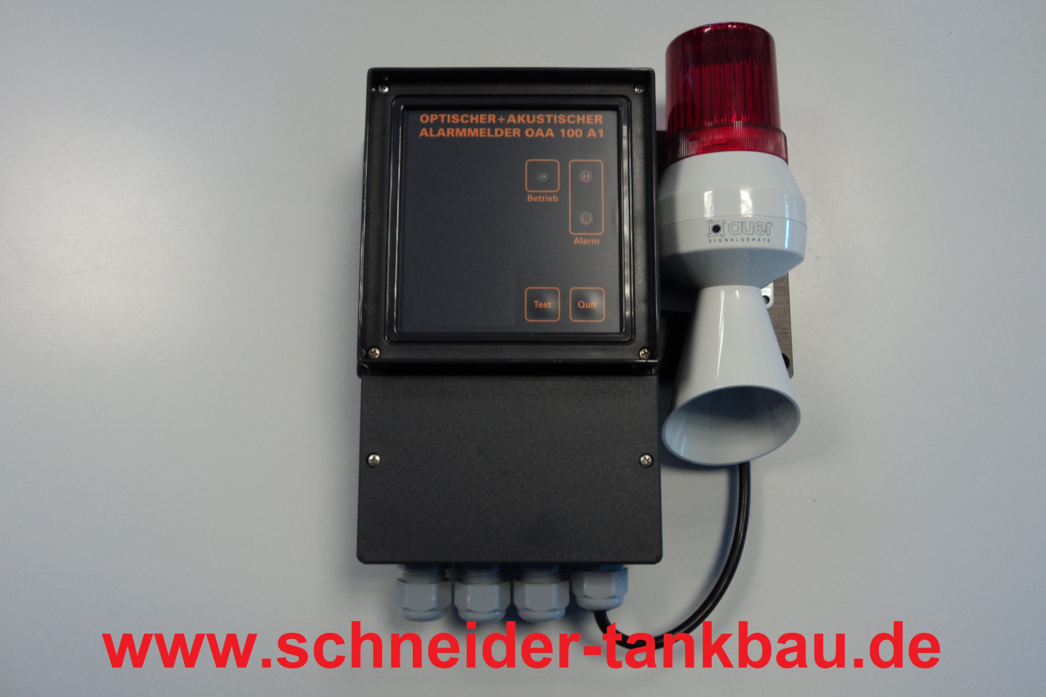 Foto einer Überfüllsicherung für AHL-Tanks mit Alarm.