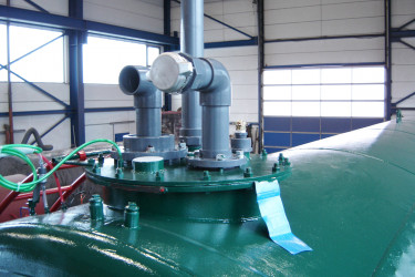 ahltank-asltank-fluessigduengertank-lagerbehaelter-domdeckel-anschluesse